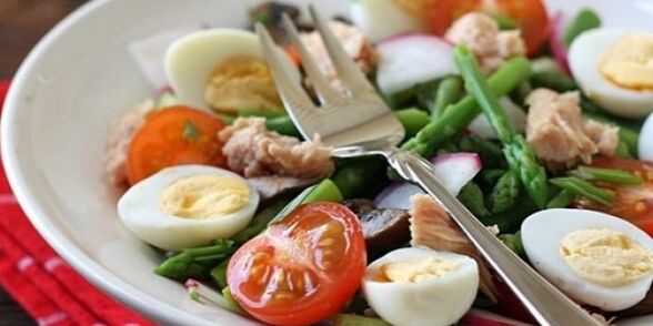ensalada de huevo y verduras para adelgazar