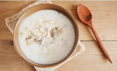 Sopa moldeada la base de una dieta para la gastritis