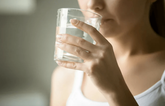 Beba su estándar de agua para el día