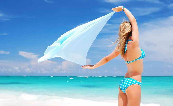 chica en la playa