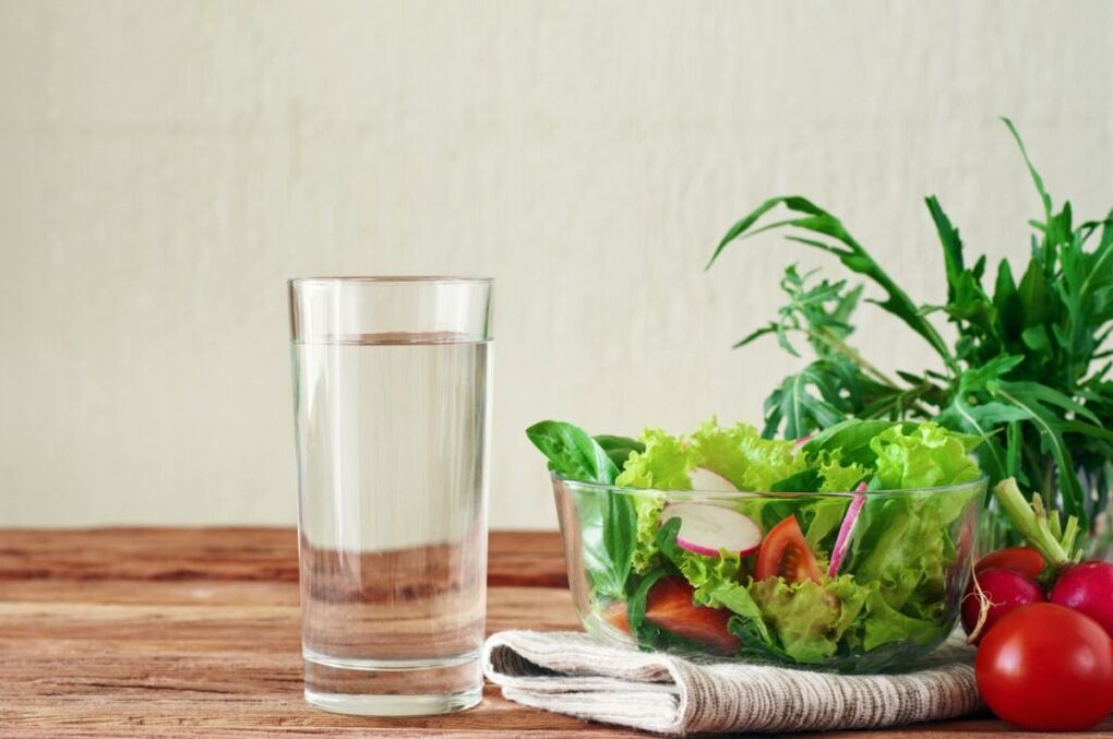 el agua antes de las comidas es la esencia de la dieta perezosa